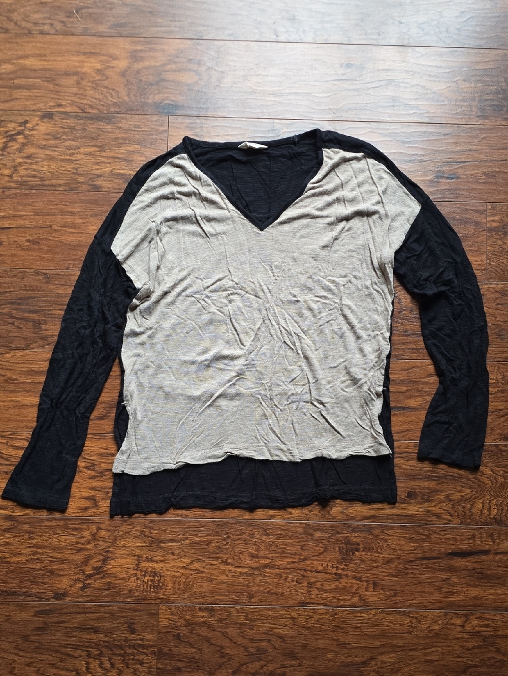 Madewell Two-Tone Black and Tan V-Neck Long Sleeve Top XS